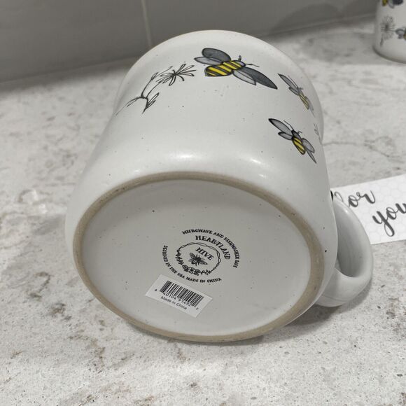 BEE YOU TI FUL Embossed Heartland Hive Coffee Mug Ceramic 20oz 2 Side Beautiful - Picture 5 of 6